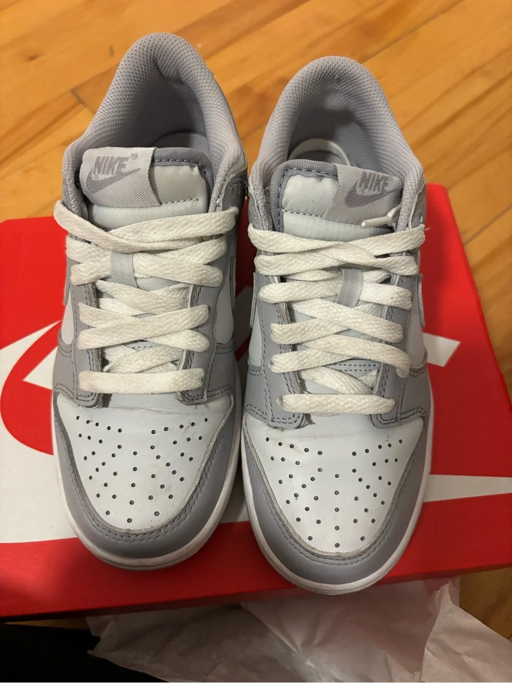 Nike Low-Top Sneakers in Light Gray and White - Picture 2 of 6